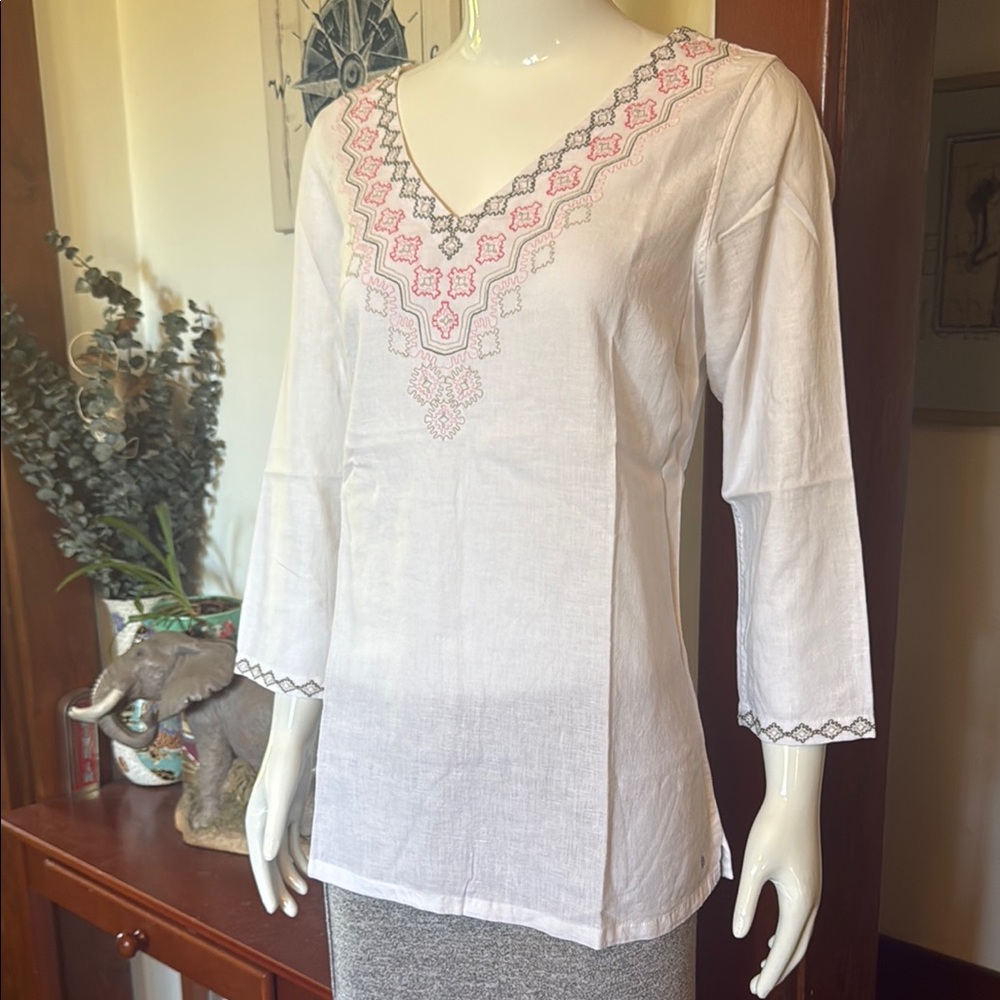 NWT Eddie Bauer size small light summery Embroidered White and Pink Women's Top